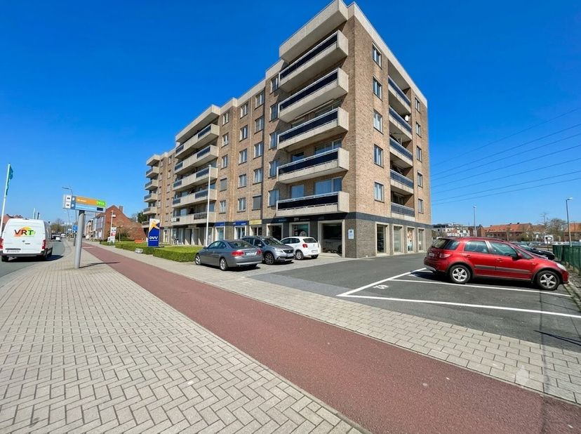 [[ DIT PAND NEEMT DEEL AAN DE ERA OPEN HUIZEN DAG OP 19/9 VAN 14:30 TOT 15:30 ]] Op zoek naar een aantrekkelijk appartement met 2 slaapkamers, veel li