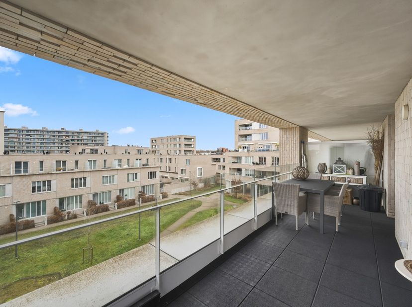 Dit prachtige appartement uit 2020 is een droom die werkelijkheid wordt. Het appartement heeft een ruime woonkamer met veel natuurlijk lichtinval en e