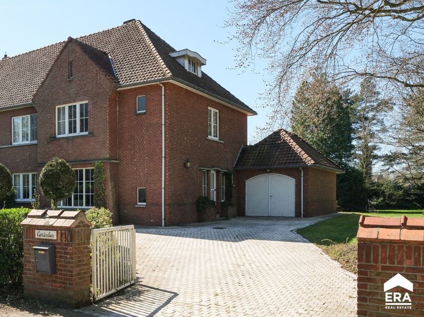 [[ DIT PAND NEEMT DEEL AAN DE ERA OPEN HUIZEN DAG OP 13/6 VAN 13:00 TOT 14:00 ]]Te koop: karakteristieke halfopen woning in Pelt, gelegen aan de Tenni