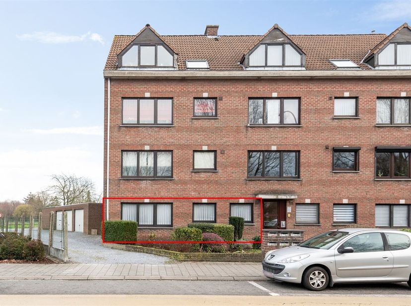 Ruim gelijkvloers 3 slaapkamer appartement met tuintje en garage centrum Geel.<br />
Uiterst gunstige ligging met een goede verbinding naar  omliggend