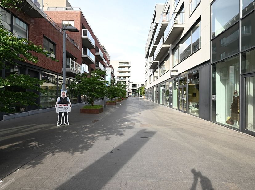 Dit verzorgd appartement op de derde verdieping, gelegen op de Munt, biedt een ideale combinatie van ruimte, licht en een uitstekende ligging.<br />
<