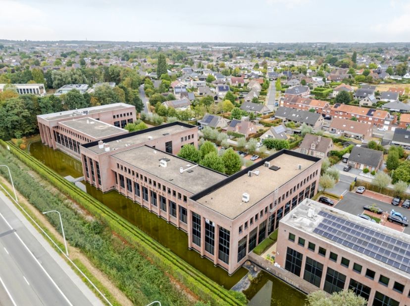 Bedrijfsvastgoed te koop in Ter Reigerie 5 bus 21,
                    8800 Roeselare