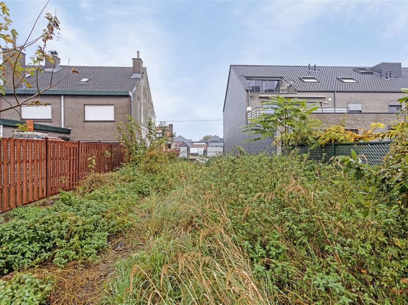 Te koop: Perceel bouwgrond van 370 m² in de Veldbrugstraat, te Zelzate. <br />
Ontdek dit mooie bouwperceel in de Veldbrugstraat te Zelzate, perfect