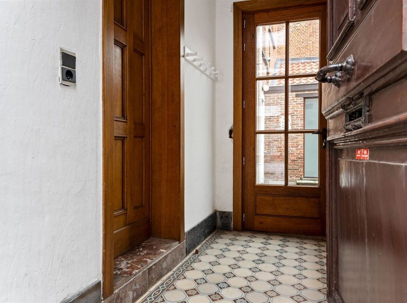 Openhuizendag op zaterdag 13 juni van 14u00 - 15u00<br />
In de Vrouw Van Mechelenstraat 4, in het hart van het Begijnhof, vinden we deze charmante en
