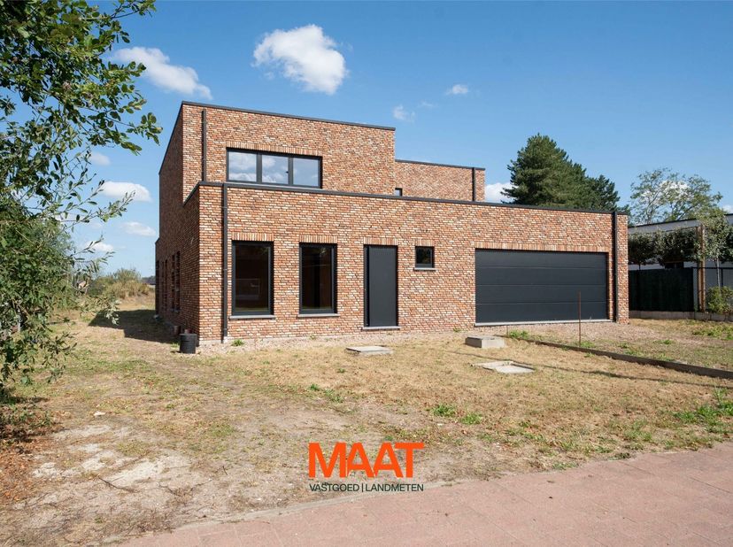 Groot kopersvoordeel: verkoop onder registratierecht van 12% in plaats van het btw-stelsel van 21%!<br />
Op zoek naar een ruime nieuwbouwwoning die u