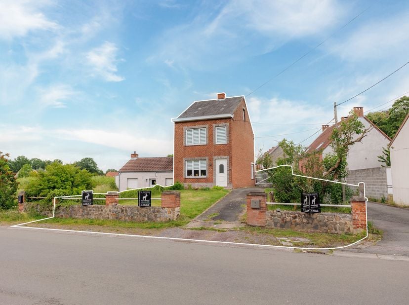 Référence Agence : V7130-035<br />
Visite virtuelle : https://envisite.net/vtour/fr/zlsnuj/frame<br />
Découvrez cette belle maison située dans la cha