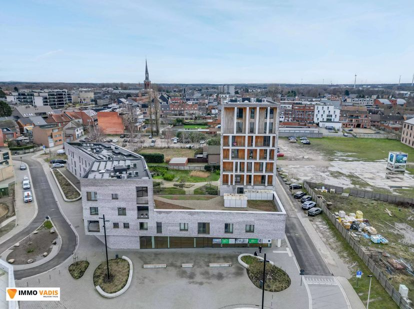 ***verkoop onder registratierechten***<br />
Instapklaar BEN-appartement met 2 slaapkamers, 2 terrassen en autostaanplaats in hartje Beringen: Blijkst