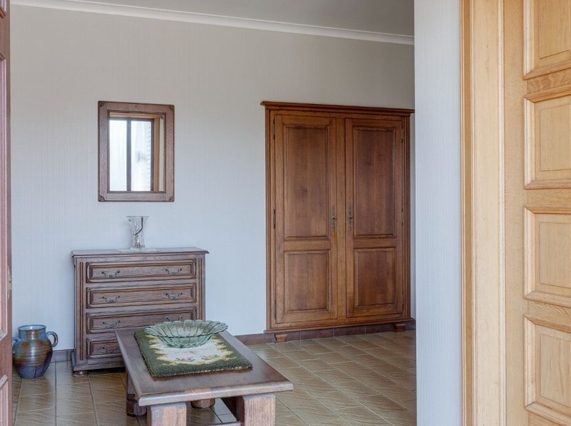 À vendre : grande maison ouverte à Halen, idéalement située près du centre, des écoles et des axes principaux. Construite en 1976, cette habitation de