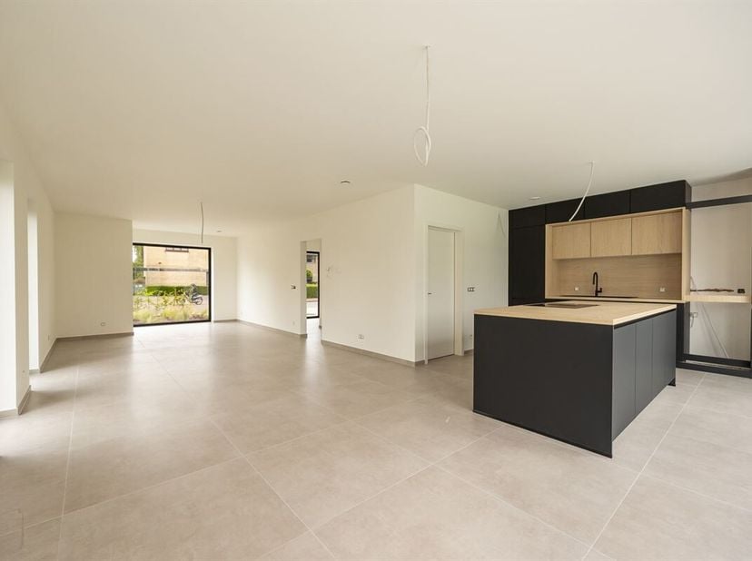 Aan de rand van Wespelaar-dorp ligt deze nagelnieuwe halfopen bebouwing (BEN-woning) met 4 kamer, een volledig aangelegde tuin, inclusief haagbeuk, gr