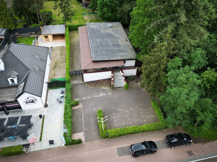 Uniek pand bestaand uit ruime gelijkvloerse woning en bovenliggende handelsruimte (met 2 afzonderlijke huisnummers) te Bolderberg<br />
 <br />
Ligg