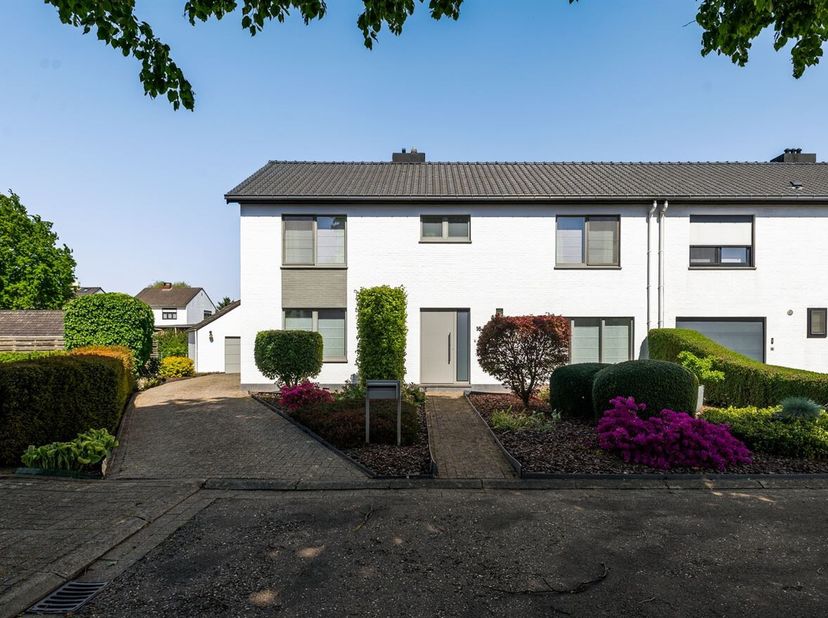 Instapklare, goed onderhouden woning in gegeerde woonwijk 'Krakelaarsveld'<br />
Zeer gunstig gelegen in de gegeerde woonwijk Krakelaarsveld, in een r