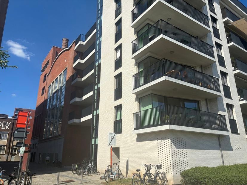 Prachtig lichtrijk appartement op toplocatie aan het Sluispark in Leuven<br />
Bent u op zoek naar een stijlvol en comfortabel appartement op een uits