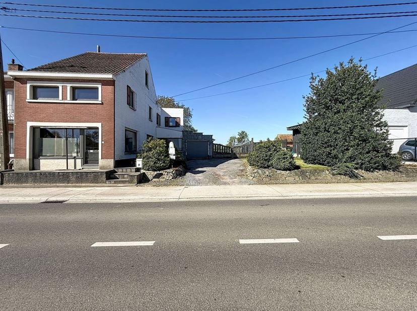 Verder te renoveren woning met tuin en garage gelegen te Kortenaken, Heerbaan 88, op een perceel van 10a 20ca.<br />
<br />
Deze woning bevindt zich