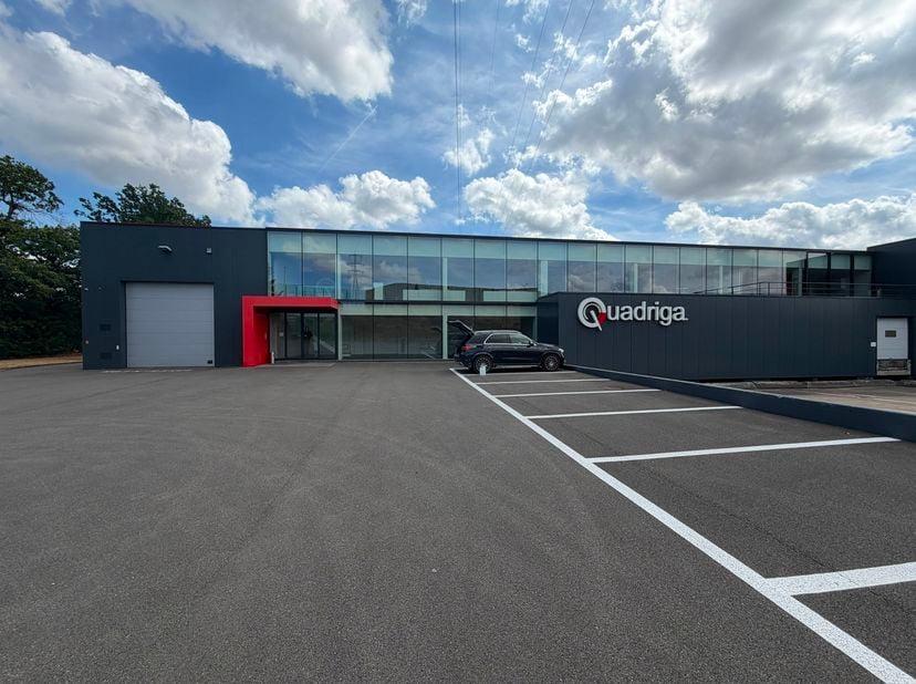 Bent u op zoek naar een strategisch gelegen logistieke site met uitstekende zichtbaarheid en bereikbaarheid? Aan de Antwerpsesteenweg 211-213 in Burch