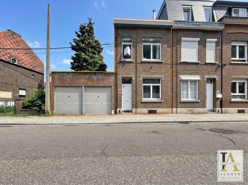 Gelegen in Angleur, binnen handbereik van alle voorzieningen (bus, treinstation, scholen, winkels, enz.), biedt dit huis een praktische en aangename w
