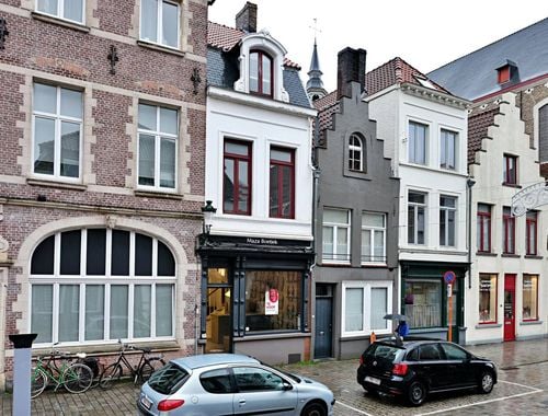                                         Bien commercial avec habitation à vendre à Brugge, € 370.000
