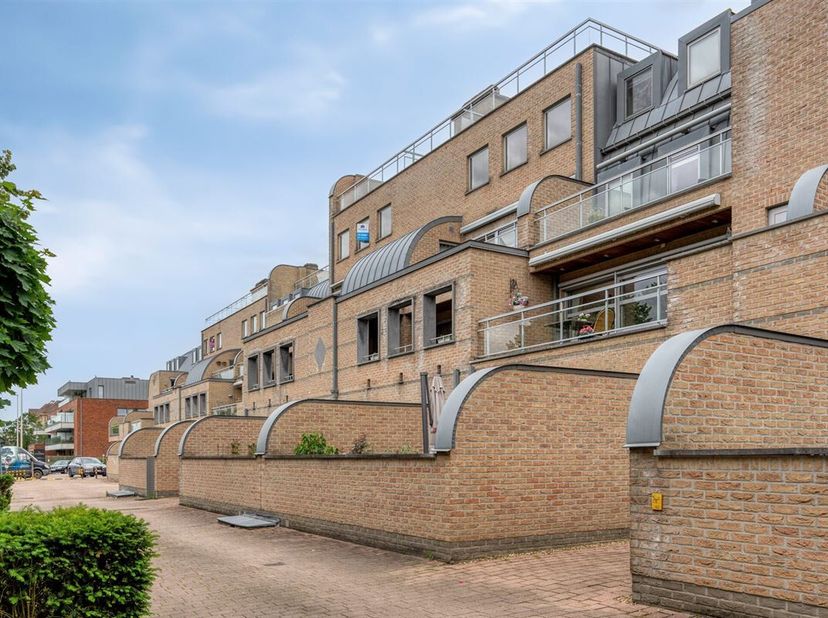 A VENDRE : Appartement de 3 chambres à coucher au centre de Zolder, prêt à être emménagé !<br />
Cet appartement spacieux et rénové est situé dans un