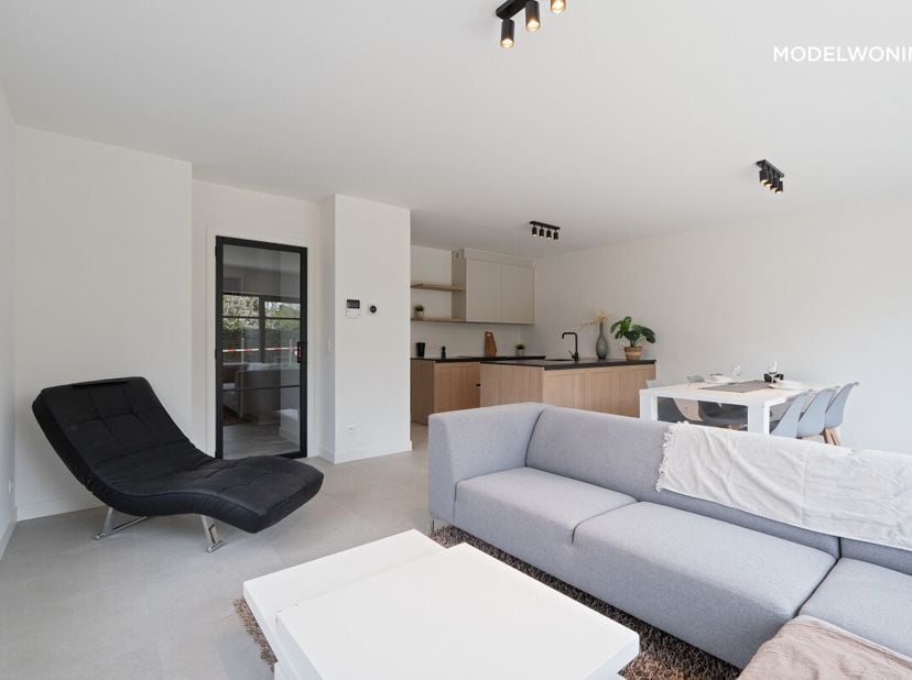 [[ DIT PAND NEEMT DEEL AAN DE ERA OPEN HUIZEN DAG OP 13/6 VAN 9:30 TOT 10:30 ]] Indeling:Deze tijdloze nieuwbouwwoning maakt deel uit van het woonproj