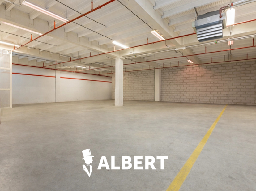Opslagruimte / magazijn te huur in Oostende – ca. 350 m² met laad- en loskaai<br />
Op zoek naar een kwalitatieve opslagruimte te huur in Oostende?<br
