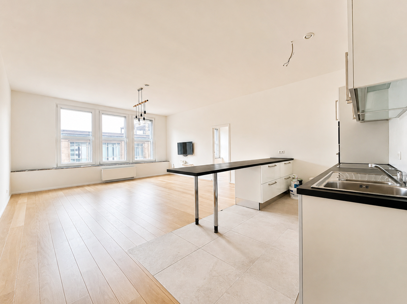 ETTERBEEK - Dans le quartier européen, à proximité des commerces et des transports en commun, agréable APPARTEMENT (2CH/1SDB) de ±90m² situé au 4ᵉ éta
