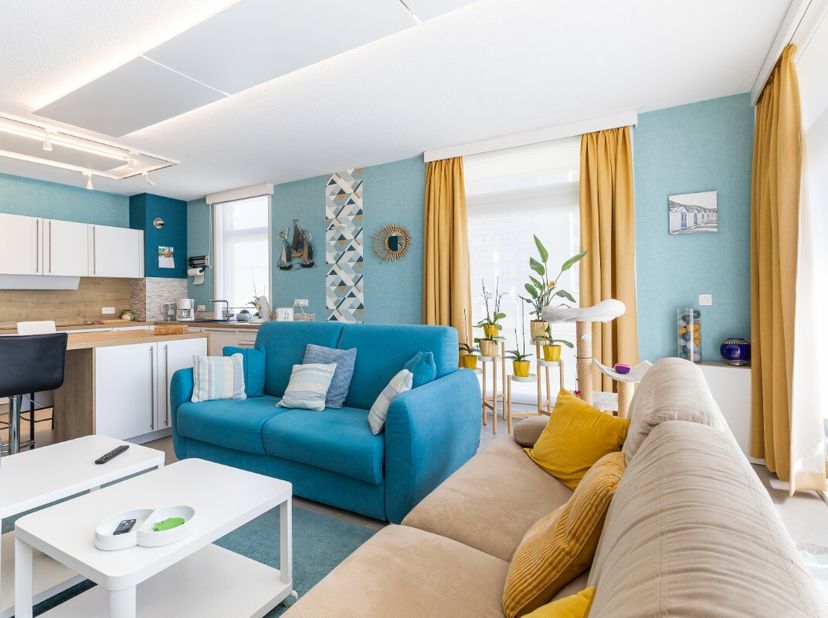 [[ DIT PAND NEEMT DEEL AAN DE ERA OPEN HUIZEN DAG OP 13/6 VAN 14:30 TOT 15:30 ]] De Panne: gerenoveerd 2-slaapkamerappartement op enkele meters van de
