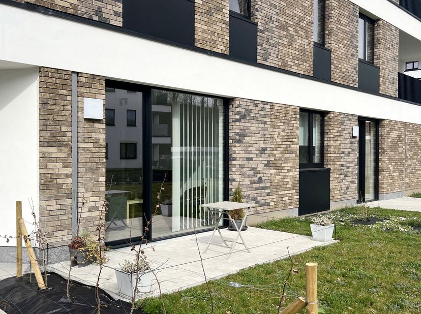 Appartement 2ch de 94,50m² + terrasse au rez-de-chaussée - PEB B Situé au sud de Namur, de lautre côté de la Meuse, Jambes est le parfait point de chu