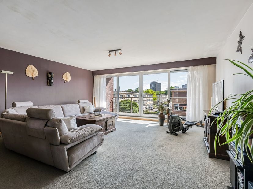 Appartement spacieux de 119 m² situé dans un emplacement privilégié à Deurne, au niveau de la Bisschoppenhoflaan, à proximité du stade Bosuil et du Sp