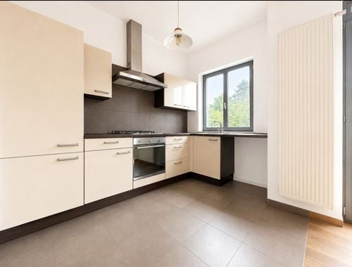                                         Appartement à louer à Forest, € 1.400
