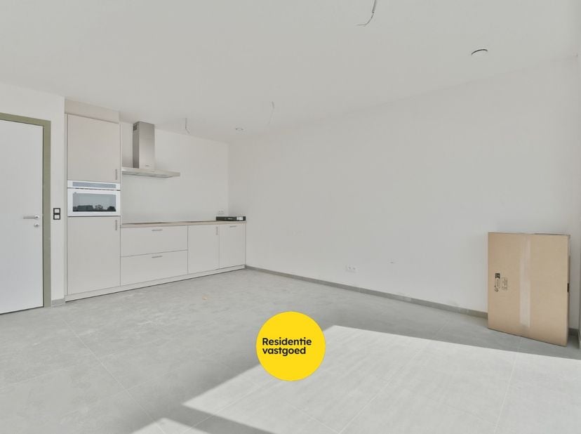 Dit appartement op het tweede verdiep biedt een combinatie van rust en luxe. Het appartement bevat één slaapkamer, badkamer, bergruimte, leefruimte, k