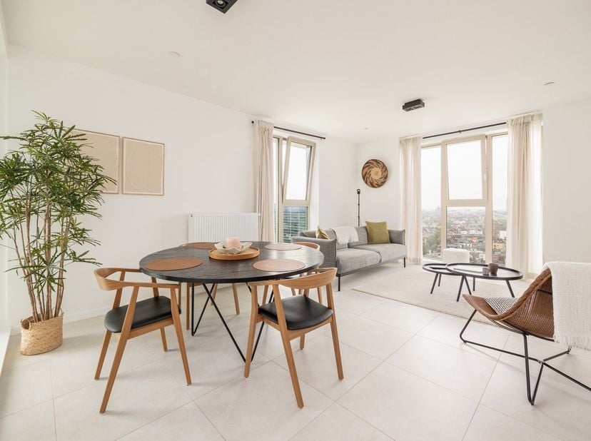 Superbe appartement de construction neuve avec vue panoramique sur l'Eilandje. <br />
Situ&amp;eacute; au 16&amp;egrave;me &amp;eacute;tage des Doctors, cet appar
