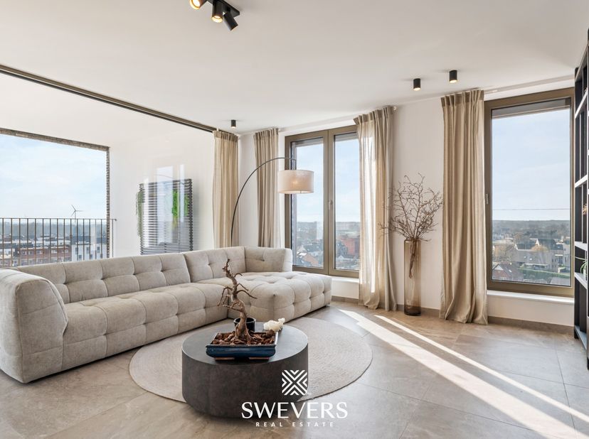 Voor meer info en fotos, surf naar www.swevers.be  Dit instapklare penthouse op de achtste verdieping in Beringen werd gebouwd in 2022 en combineert r