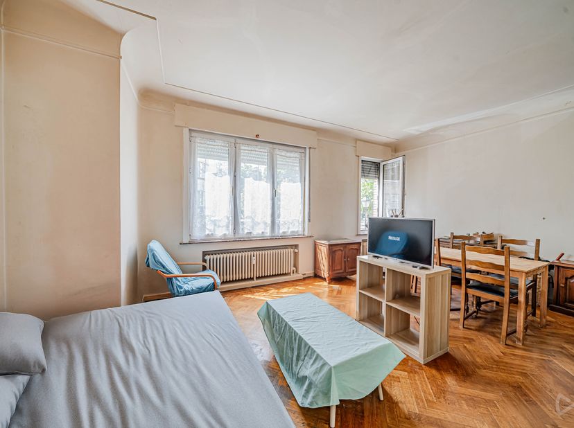 We Invest heeft het genoegen deze gelijkvloerse woning voor renovatie aan te bieden, gelegen aan de Jubellaan 65 in Brussel.<br />
Dit pand is een zel