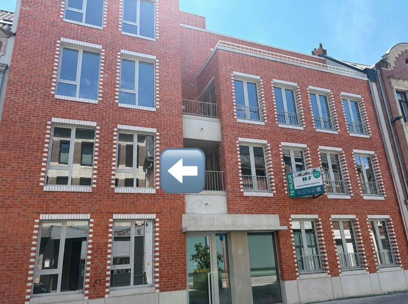 Dit appartement op de 1e verdieping in nieuwbouwproject Hof&amp;nbsp;Berlamuze&amp;nbsp;combineert eigentijds wooncomfort met een groene en rustige omgeving,