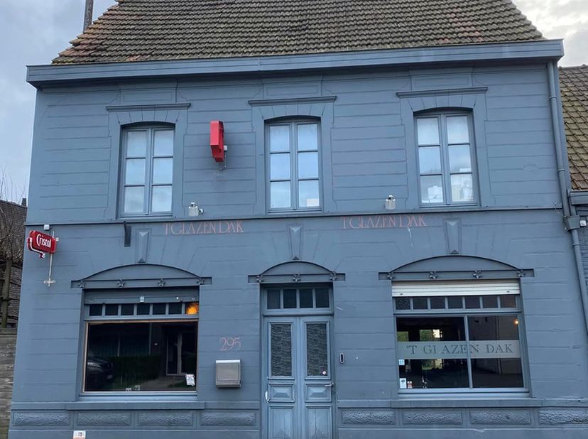 Café ’t Glazen Dak&amp;nbsp;is&amp;nbsp;aan een grondige renovatie toe (de foto's dateren van uit de periode dat het café nog open was), maar biedt een&amp;nbsp;v