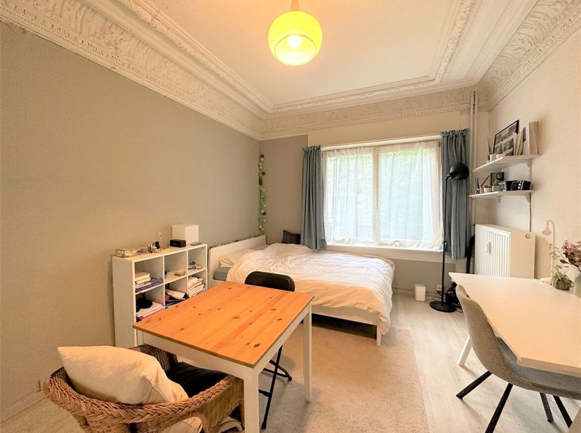 UNIQUEMENT POUR LES ÉTUDIANTS<br />
Cette chambre d'étudiant est située au centre d'Anvers. Il s'agit d'un bâtiment très calme et agréable. La chambre