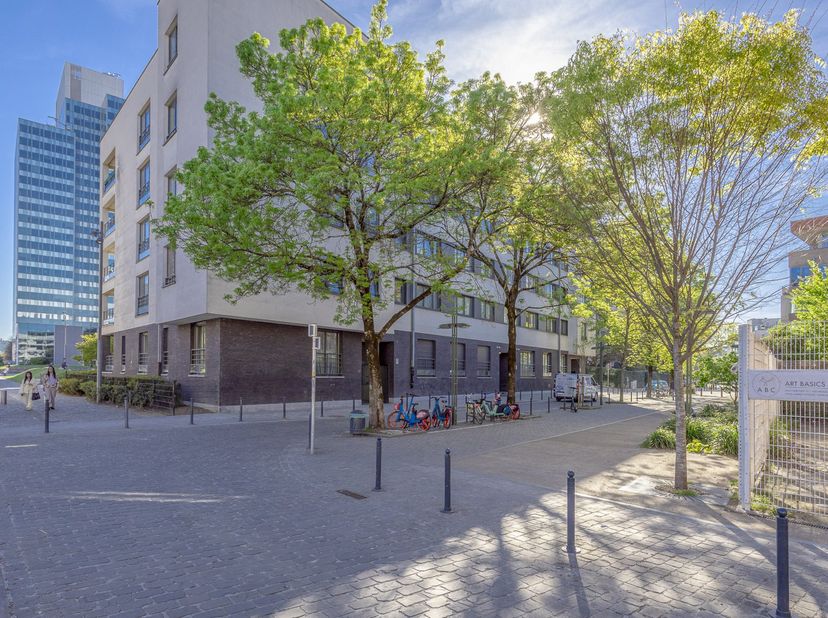 Dit modern appartement met 2 slaapkamers in Brussel, gelegen aan de Helihavenlaan, biedt een ideale combinatie van hedendaagse woonkwaliteit, comfort