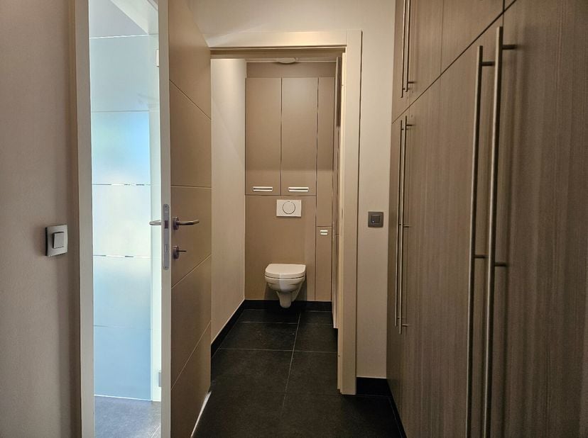 BEZOEK AANVRAGEN ENKEL MOGELIJK VIA VOLGENDE LINK: https://verlinden.mijnhuurprofiel.be/property/1f079ba1-a6b4-45b4-bc6c-df12a1c33fe9<br />
Dit luxueu