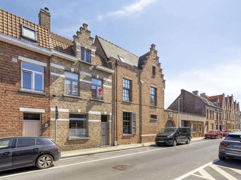 Cette maison de caractère à Bruges constitue la base idéale pour réaliser la maison de vos rêves. Situé dans le quartier populaire et calme de Kristus