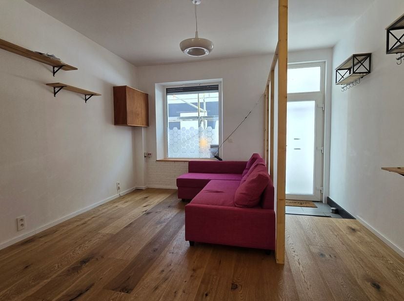Zoekt u een energiezuinige, smaakvol afgewerkte woning op wandelafstand van de Leuvense binnenstad? Deze woning combineert comfort met een toplocatie