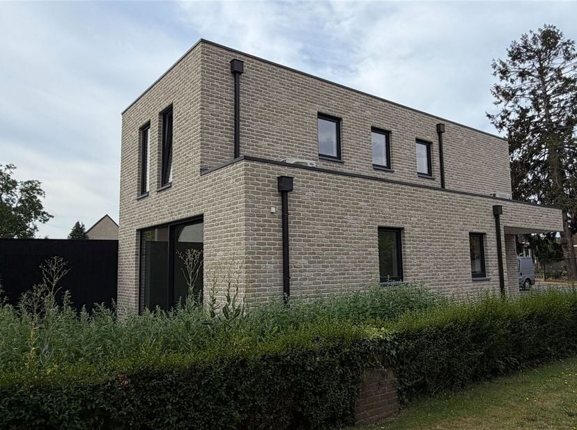 Huis te huur in Molenweg 76,
                    3680 Maaseik