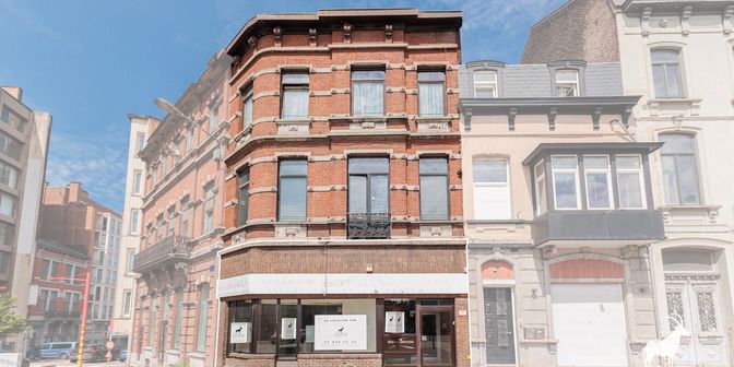 Bien professionnel à louer à boulevard jacques bertrand 4, 6000 Charleroi