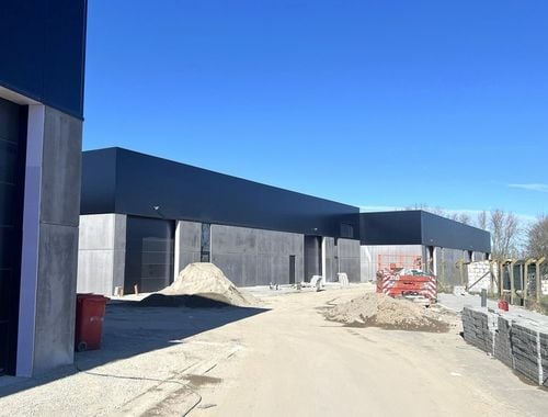                                         Bâtiment d’entreprise à louer à Herzele, € 1.240

