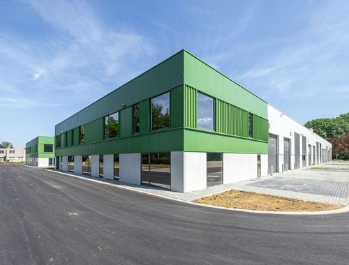                                        Magazijn met bureel te koop in Kortessem, € 606.615
