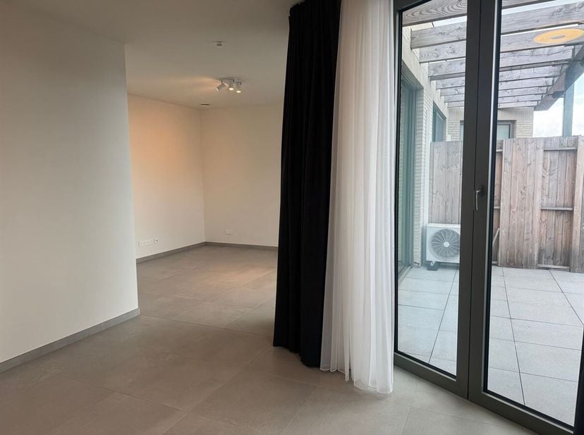Prachtig éénslaapkamerappartement met autostaanplaats, kelderberging en gezellig terras in hartje Lier!<br />
Ligging<br />
Dit stijlvolle appartement