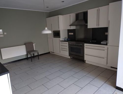                                         Maison deux facades à louer à Borgerhout, € 1.800
