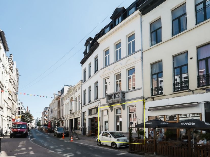 Rez-de-chaussée commercial élégamment rénové dans un emplacement de premier choix à Anvers<br />
Découvrez ce magnifique rez-de-chaussée commercial ré