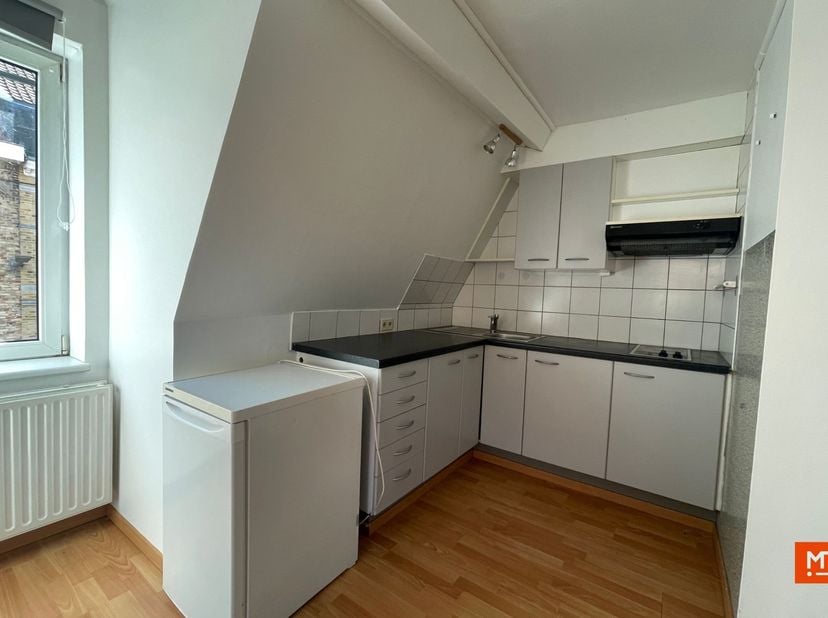 Studio te huur op de tweede verdieping<br />
<br />
In het historisch centrum van Ieper, vlakbij het station, vind je deze gelijkvloerse studio terug,