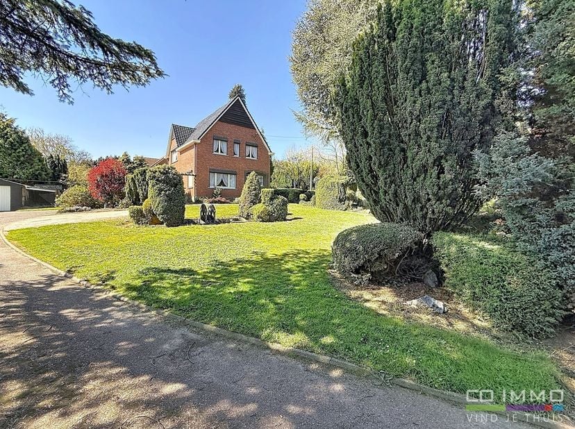 Voir la visite virtuelle de ce bien sur le site de Co Immo.<br />
Belle maison unifamiliale avec jardin située à Scherpenheuvel-Zichem, sur un terrai