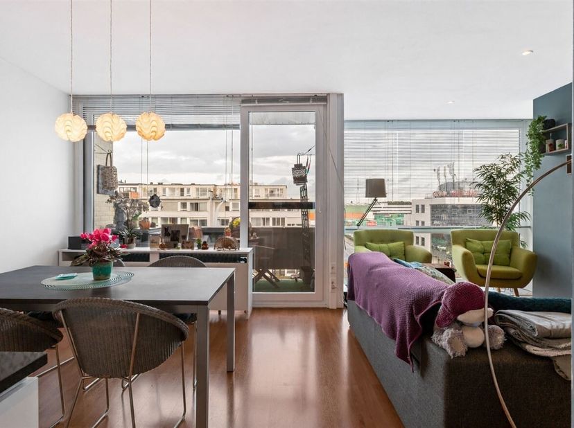 Journée portes ouvertes le samedi 14 mars de 12h30 à 13h30<br />
Appartement avec 2 chambres, terrasse et garage box<br />
L'espace de vie baigné de l