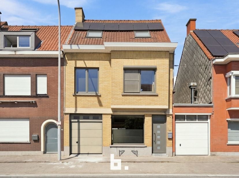 Huis te koop in Iepersestraat 230,
                    8800 Roeselare